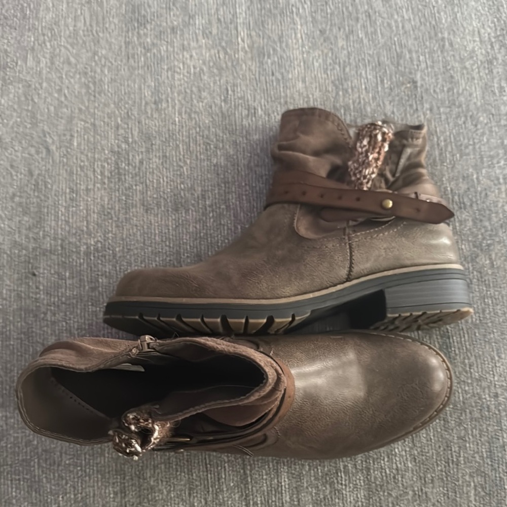 Women’s  Brown Leather Boots